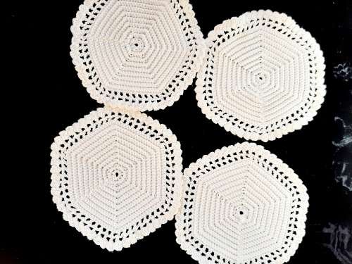 Set of 4 small white crochet mats / doilies - 16cm diameter