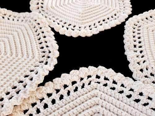 Set of 4 small white crochet mats / doilies - 16cm diameter
