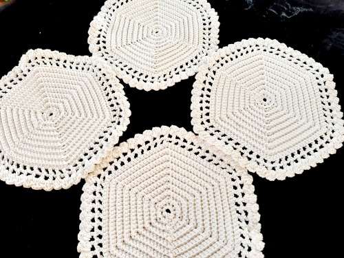 Set of 4 small white crochet mats / doilies - 16cm diameter