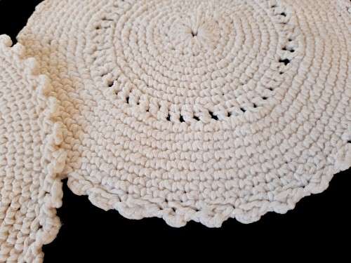 4 off-white crochet mats 21 cm