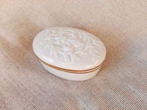 Elizabeth Arden ring / trinket box - Palace of Versailles - 8.5cm - good condition
