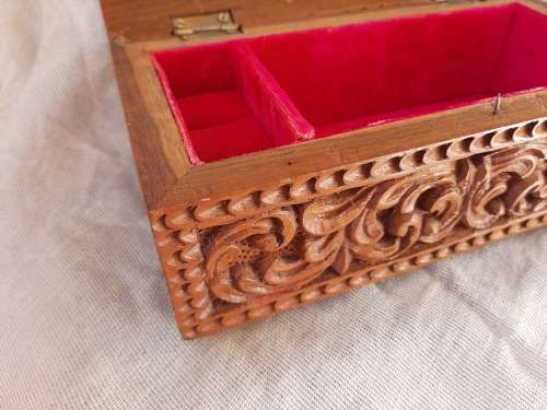 Wooden jewellery box - vintage - 21cm (l) x 10cm (w) x 8.5cm (h)