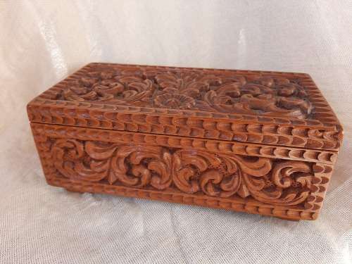 Wooden jewellery box - vintage - 21cm (l) x 10cm (w) x 8.5cm (h)