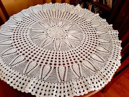 Small crochet tablecloth - round - 112cm diameter - white - good condition