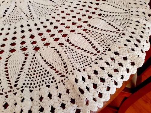 Small crochet tablecloth - round - 112cm diameter - white - good condition