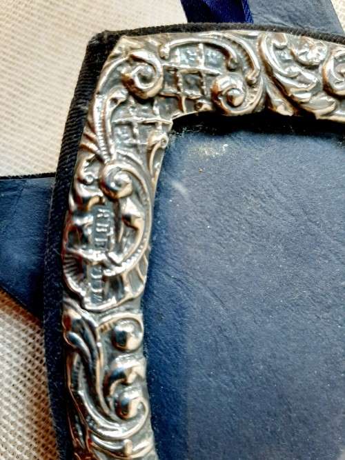 Heart shaped photo frame - Sterling Silver - RBB - 15cm high - velvet background