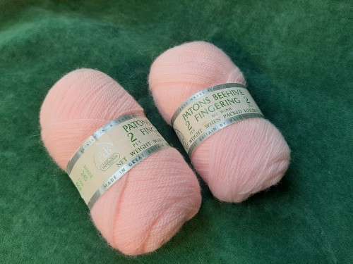 2 balls Patons Beehive - fingering wool - 2ply - pale pink - 60g (both) - pure vintage wool
