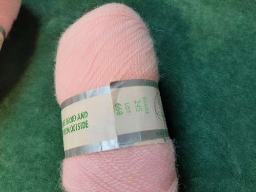 2 balls Patons Beehive - fingering wool - 2ply - pale pink - 60g (both) - pure vintage wool