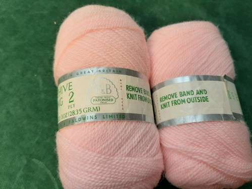 2 balls Patons Beehive - fingering wool - 2ply - pale pink - 60g (both) - pure vintage wool