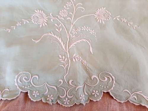 2 vintage guest towels - good condition - pale green - 106 x 62cm