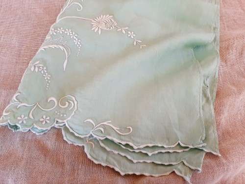 2 vintage guest towels - good condition - pale green - 106 x 62cm