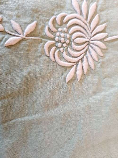 2 vintage guest towels - good condition - pale green - 106 x 62cm