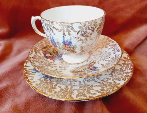 Queen Anne bone china -  pattern 8158 - trio