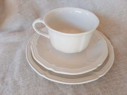 Villeroy and Boch coffee cup trio - Manoir