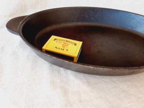 Cast iron pan / dish - cookwell 30cm wide, 3.5cm deep