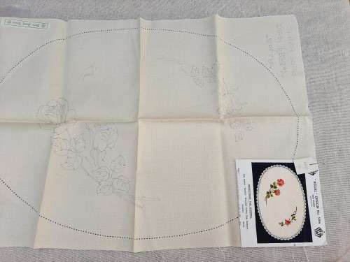 Stamped linen - Regal 5584 pattern - 31 x 44cm