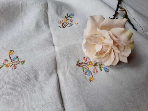 Embroidered tablecloth - white linen with pastel flowers - damaged - 102 x 102cm