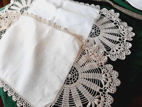 Linen doilie mats wih ecru crochet edge - stunning! 53 x 25cm
