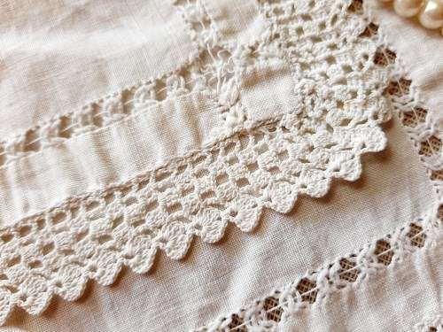Two small linen doilie mats with hand crocheted lace edge - 15 x 20cm
