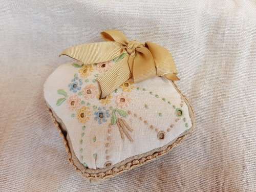 Handmade pincushion -- 9cm x9cm