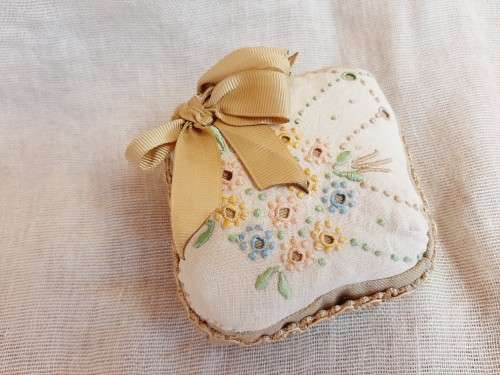 Handmade pincushion -- 9cm x9cm
