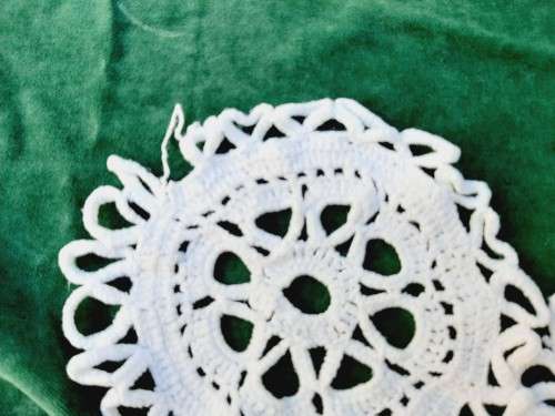 6 white crochet doilies - 14 and 21 cm