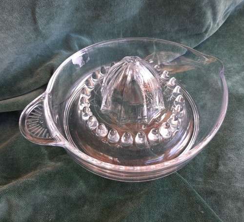 Orange squeezer - glass - 23 cm - good coidition