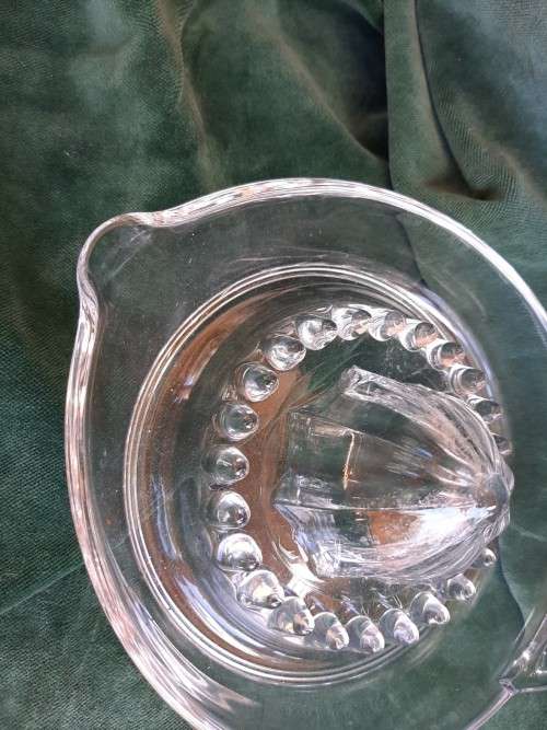 Orange squeezer - glass - 23 cm - good coidition