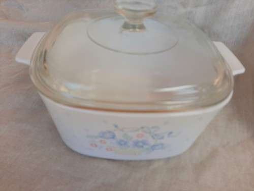 Corningware casserole dish - good condition - A-3-B 3 litre