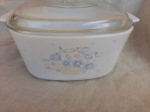 Corningware casserole dish - good condition - A-3-B 3 litre
