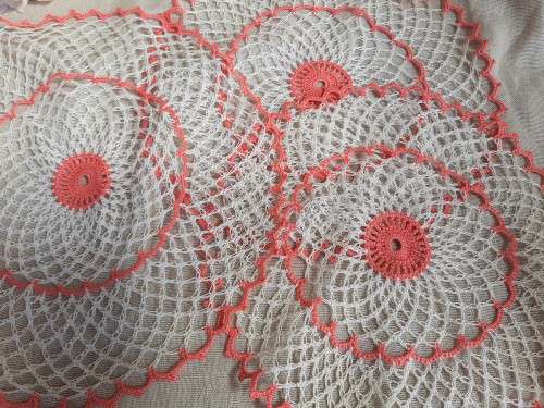 3 pink and white doilies 32-37cm