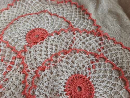 3 pink and white doilies 32-37cm