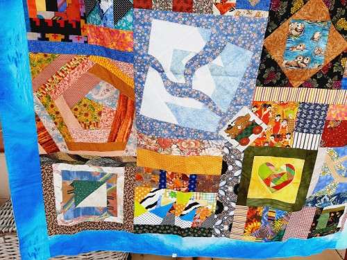 Quilt - with fleecy backing 120  x 120 cm - unused