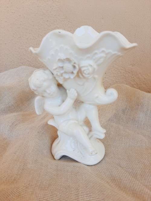 Balboa Putti / cherub vase - 13cm high