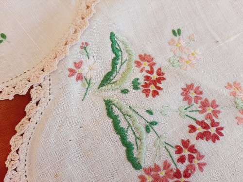 Vanity set of doilies embroidered with crochet edge 2 x 20cm and 1  x 28cm