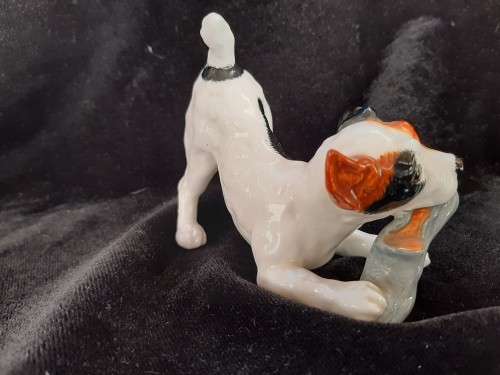 royal Doulton - dog with a shoe ornament 8 x 8cm - very good condition