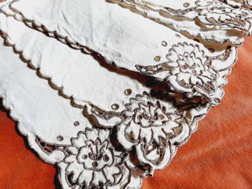Set of 6 linen napkins - with brown embroidery - small marks  24 x 24cm