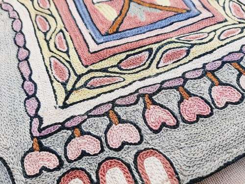 Stunning, heavily embroidered tea cosy - 38 x 38cm