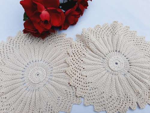 2 knitted doilies - beige - 19cm