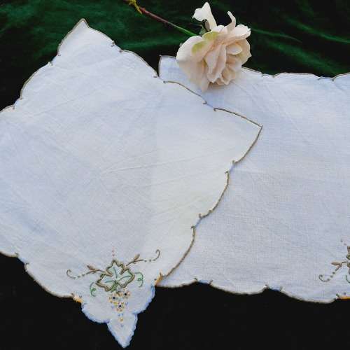 2  embroidered, linen napkins - 26 x 26 cm