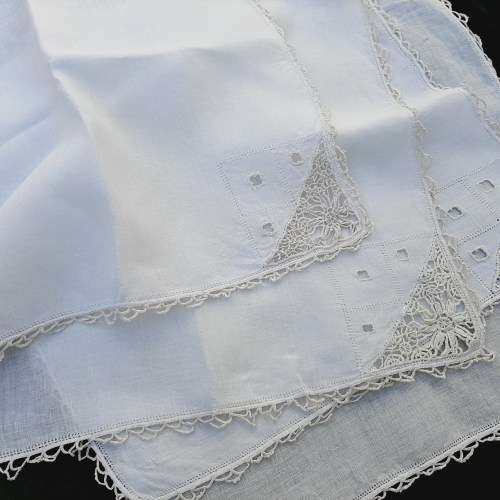 4 fine linen napkins with handmade lace motif corner 40 x 40cm