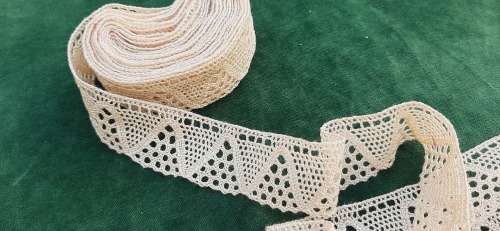 Trim  - beige colour - 1 pieces - over 4m (2.5cm wide)