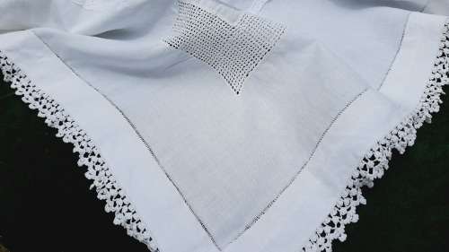 White linen tablecloth with drawn threadwork and crochet edging  (90 x 90 cm)