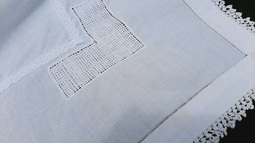 White linen tablecloth with drawn threadwork and crochet edging  (90 x 90 cm)