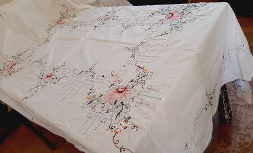 Large, cotton tablecloth - embroidered flowers - 156 x 210cm