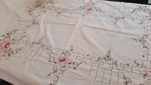 Large, cotton tablecloth - embroidered flowers - 156 x 210cm