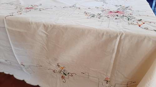 Large, cotton tablecloth - embroidered flowers - 156 x 210cm