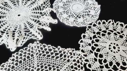 Lot of 6 doilies - (1 ecru and 5 white)  19-29cm