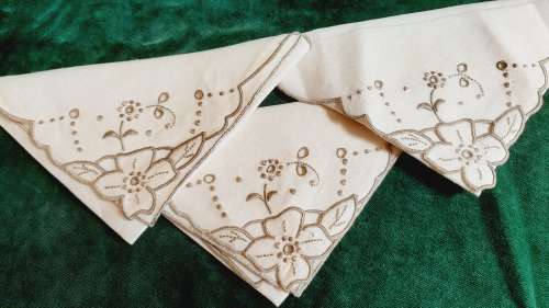 3 embroidered linen napkins - cream and brown - 28 x 28cm