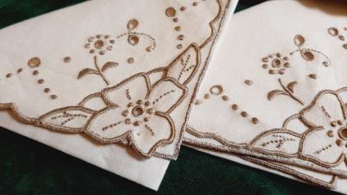 3 embroidered linen napkins - cream and brown - 28 x 28cm